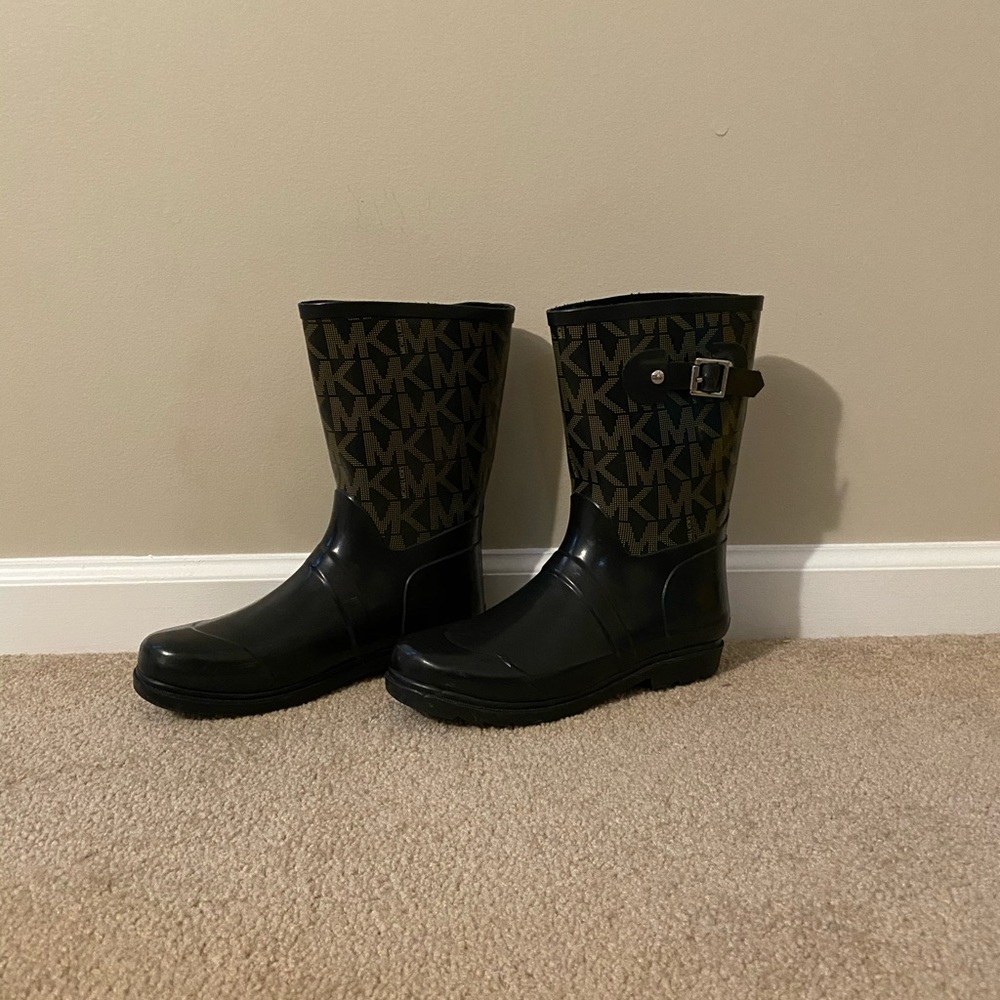 Michael kors rain boots
